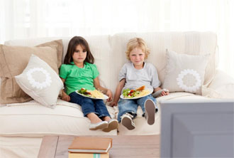 Les enfants prennent du poids en regardant les messages publicitaires