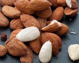 Yaourt, amandes, thé vert : trois produits contre l'obésité