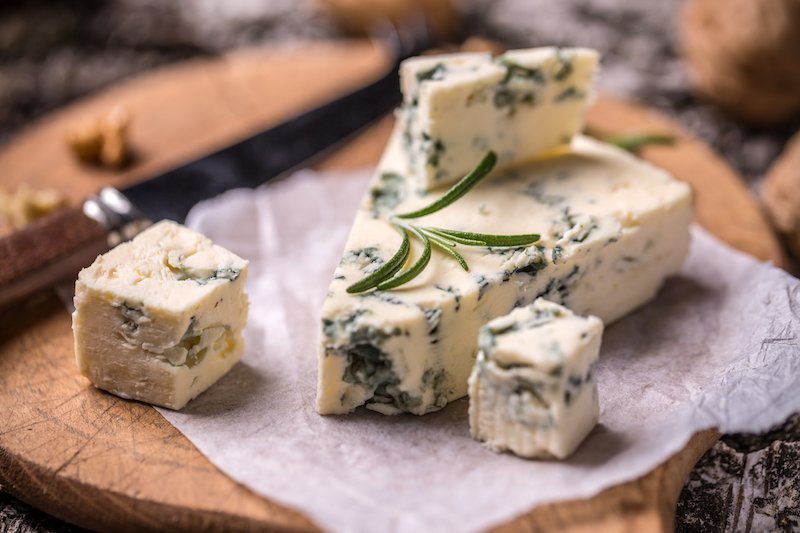 le roquefort a un apport calorique élevé